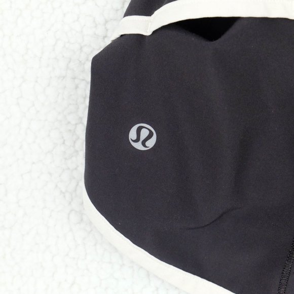 Lululemon Short Shorts Womens 4 Black White Geometric Athleisure Athletic - Picture 5 of 9